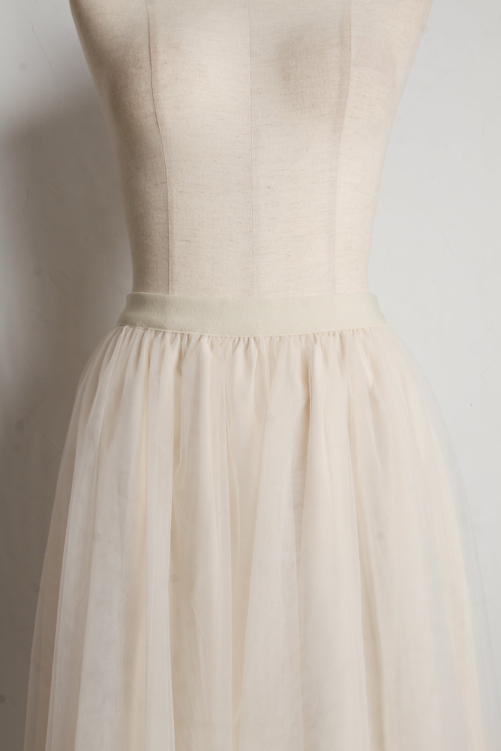 トッコクローゼット tocco closet フラワー釦ショート丈ニットカーディガン×チュールフレアスカートSET ブラック