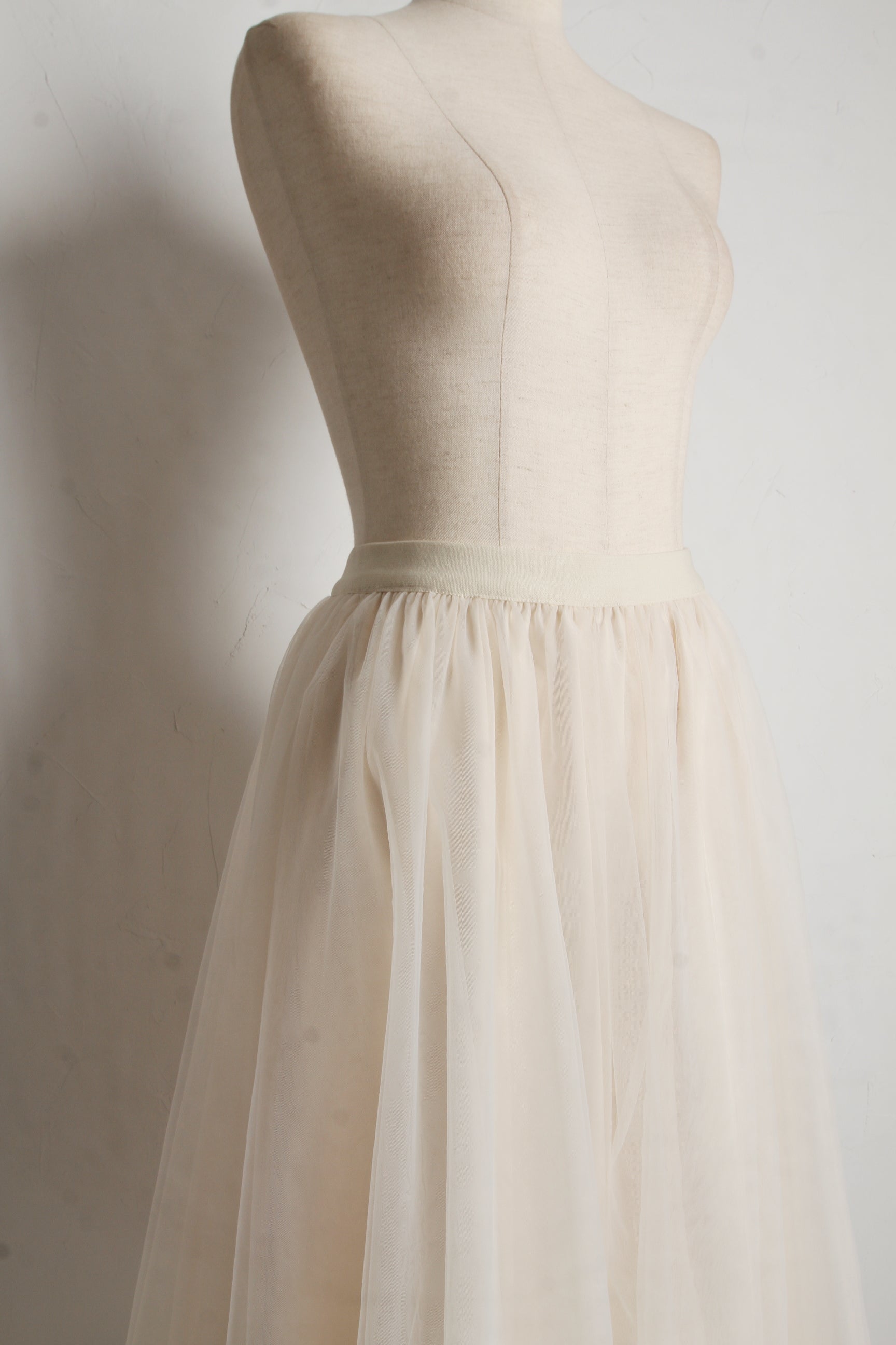 トッコクローゼット tocco closet フラワー釦ショート丈ニットカーディガン×チュールフレアスカートSET ブラック