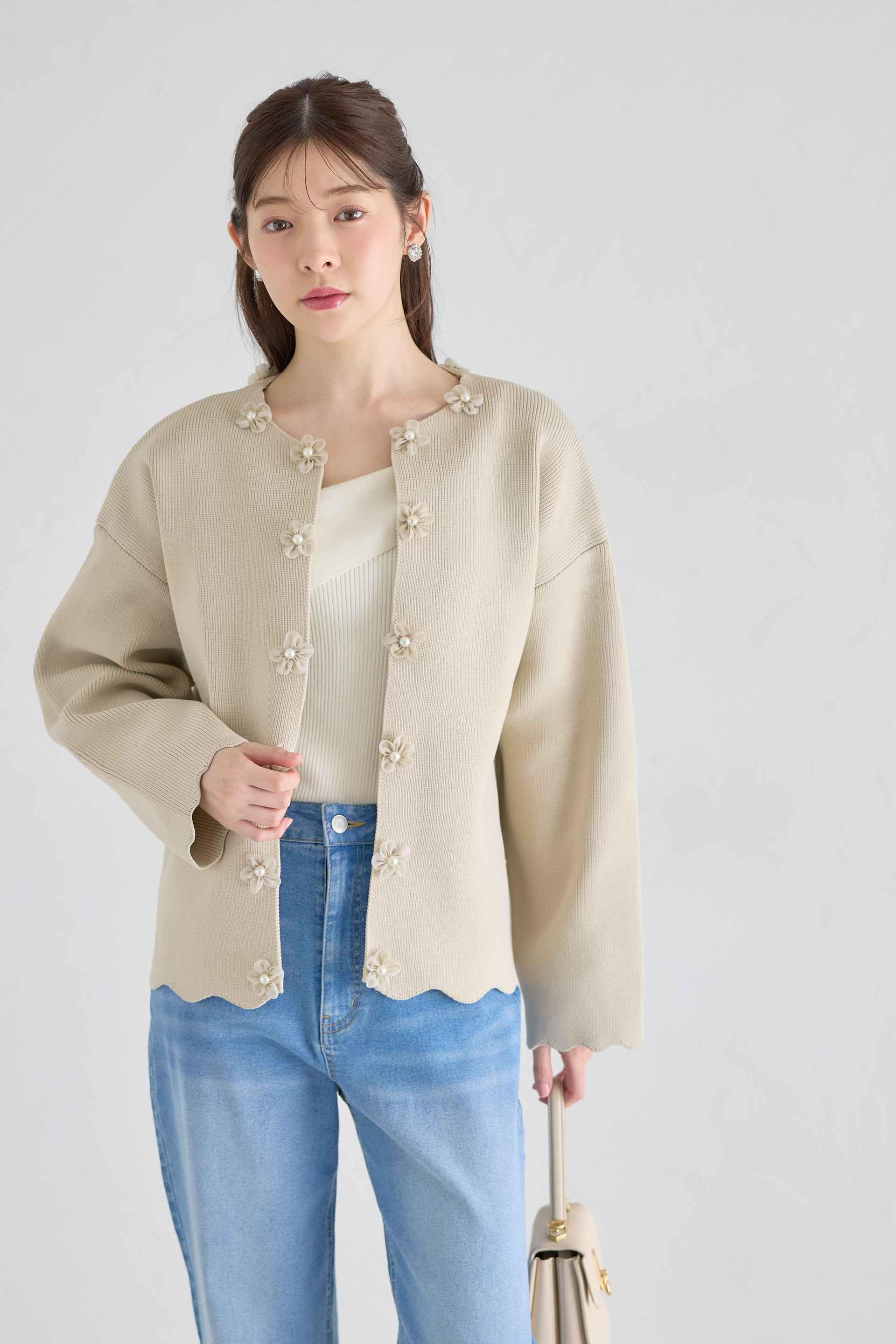 Tocco Closet 3D Flower Motif Scalloped Knit Pullover