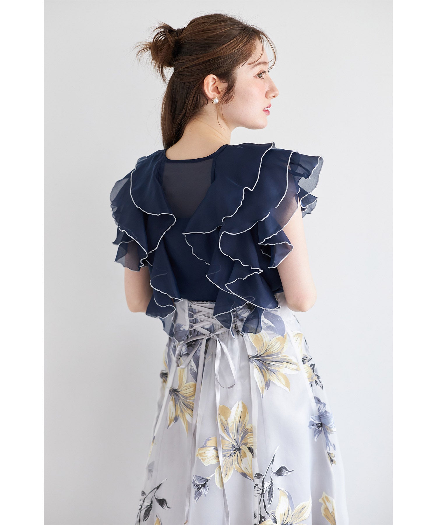 トッコクローゼット tocco closet キャミソール付きパールボタン配色ラッフルフリルオーガンジーブラウス ネイビー