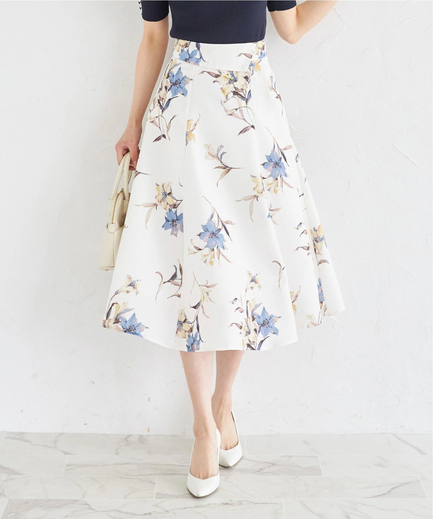 トッコクローゼット tocco closet ウエストアシメ切り替えフラワープリントフレアスカート ブルー