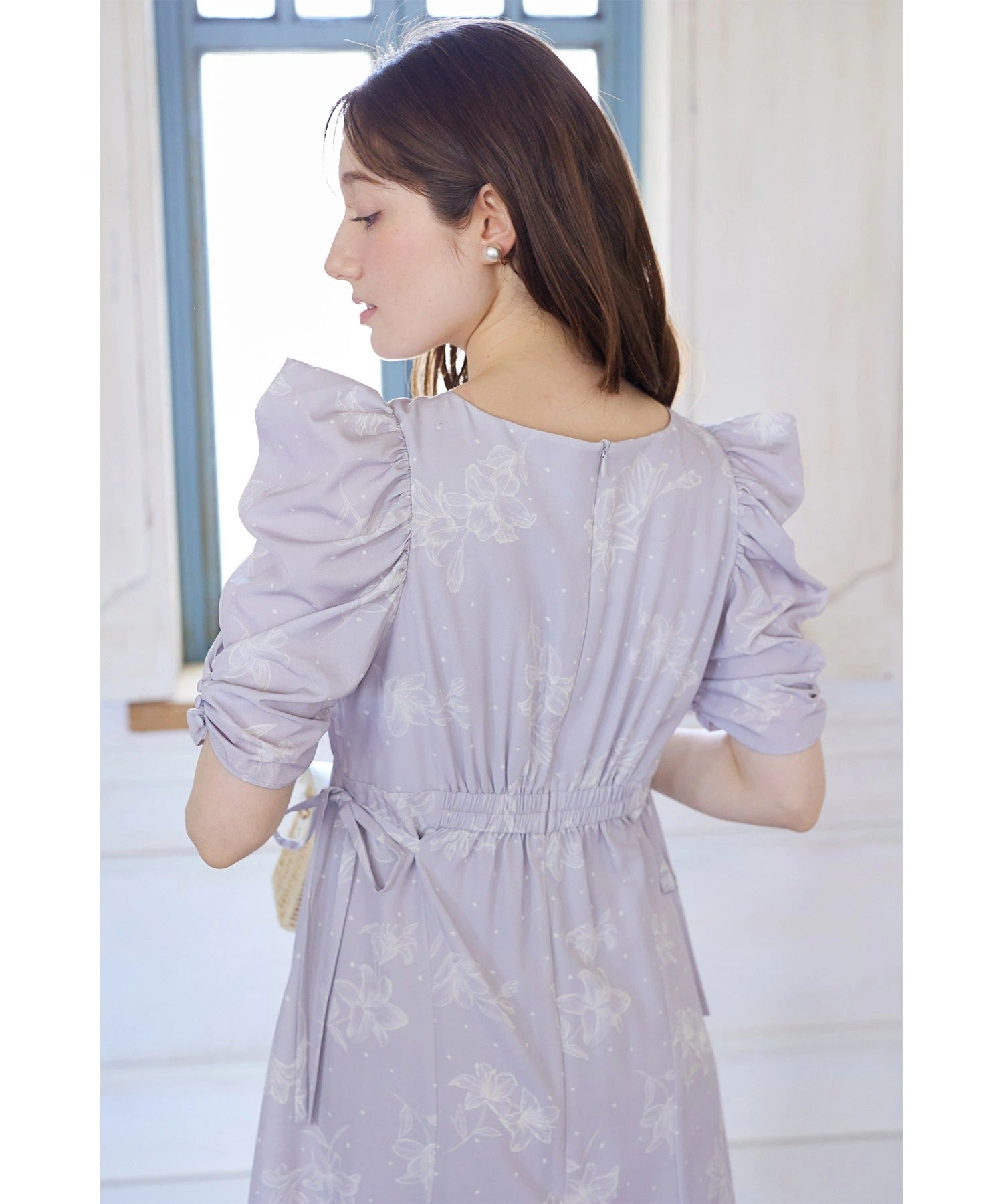 トッコクローゼット tocco closet サイドリボン付きパワーショルダーフラワープリントワンピース グレー