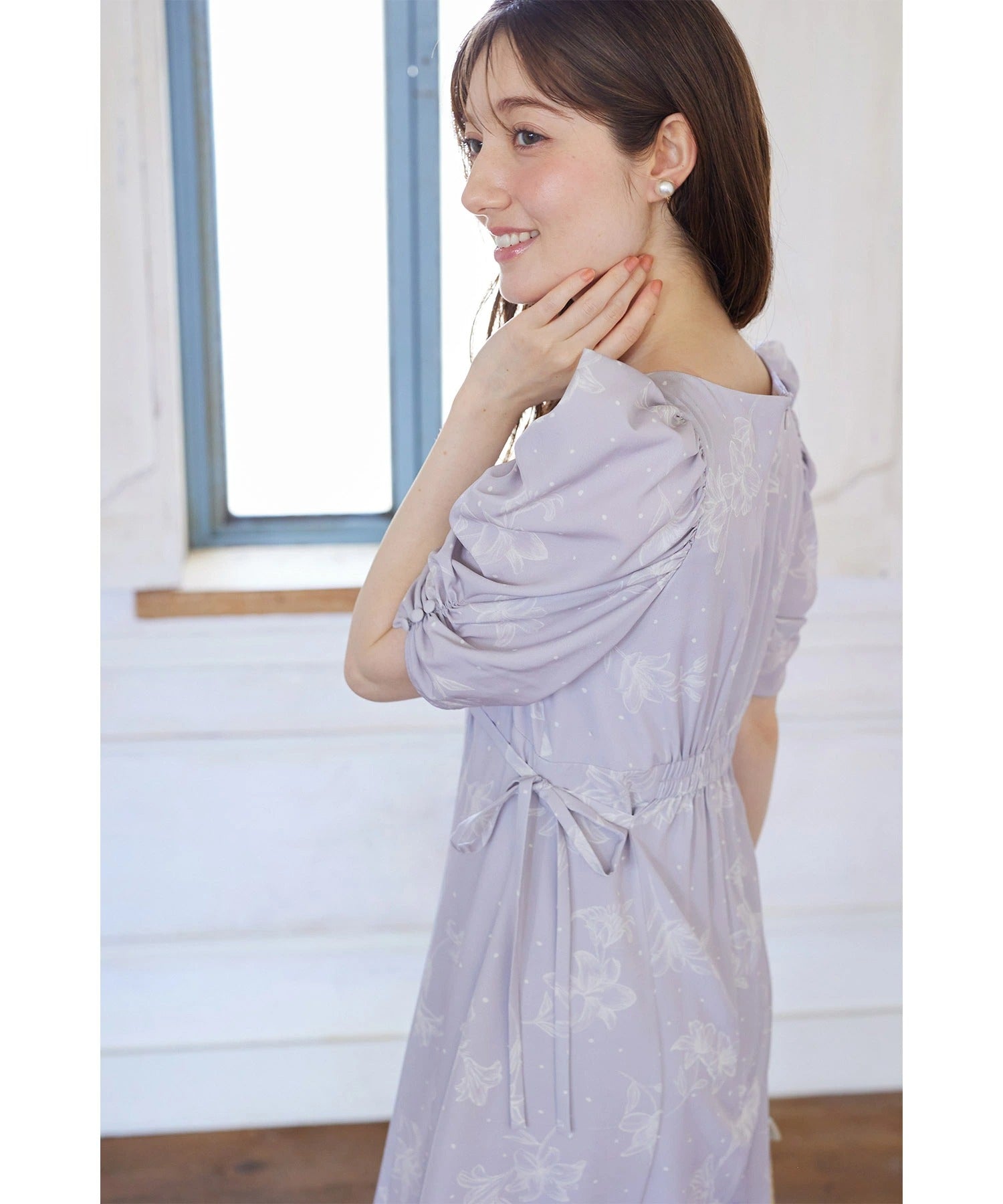 トッコクローゼット tocco closet サイドリボン付きパワーショルダーフラワープリントワンピース グレー