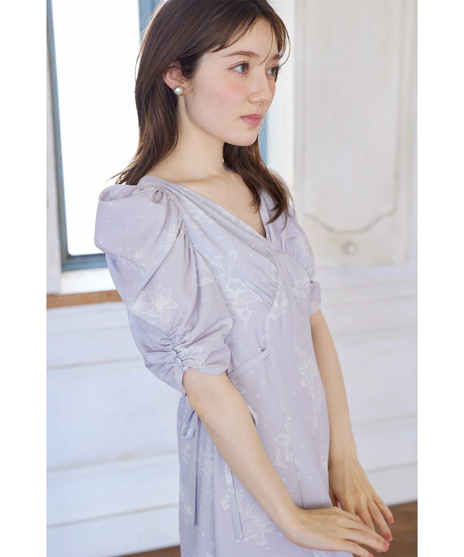 トッコクローゼット tocco closet サイドリボン付きパワーショルダーフラワープリントワンピース グレー