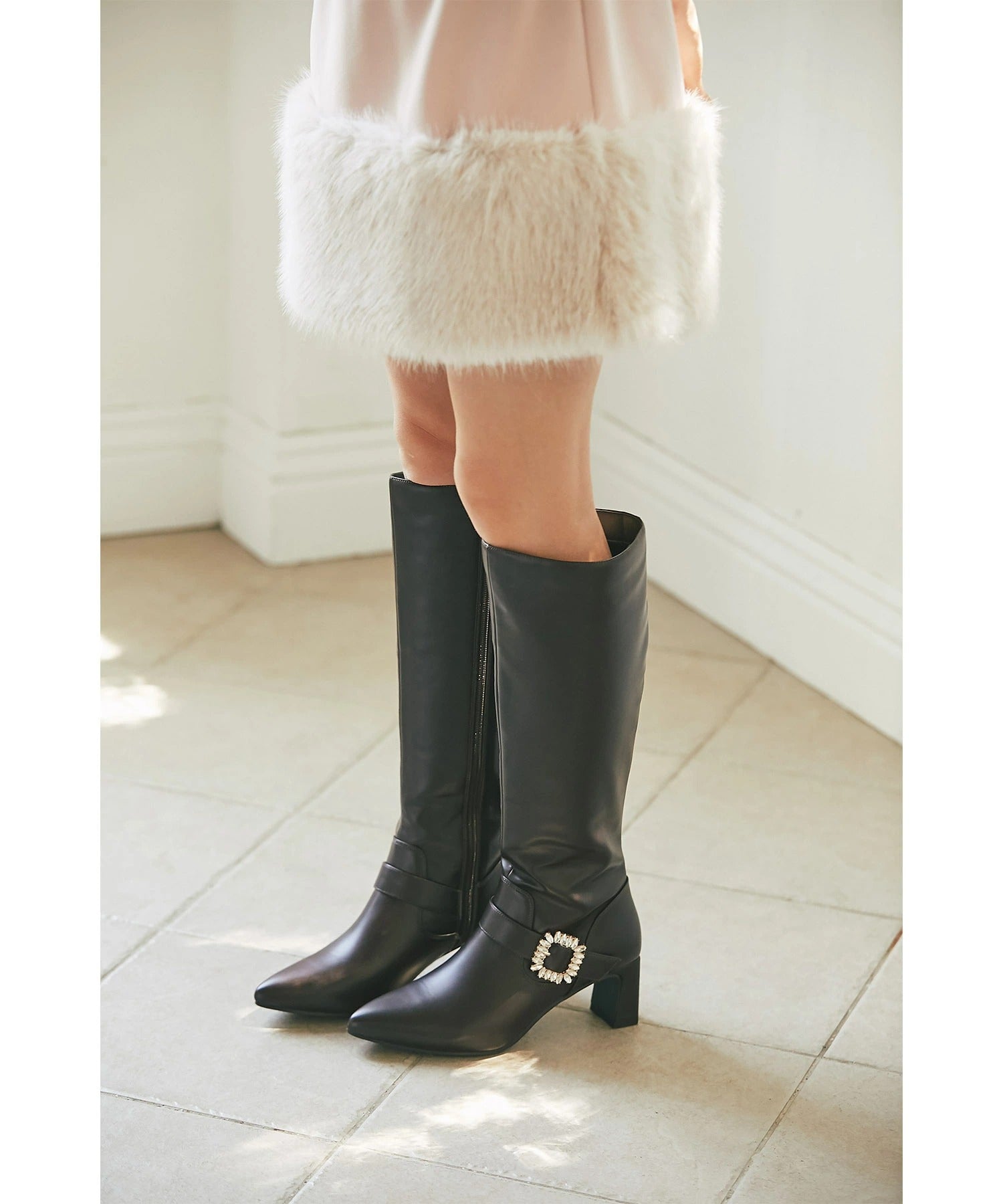 トッコクローゼット tocco closet ベルトデザインバックルビジュー付きロングブーツ ブラウン