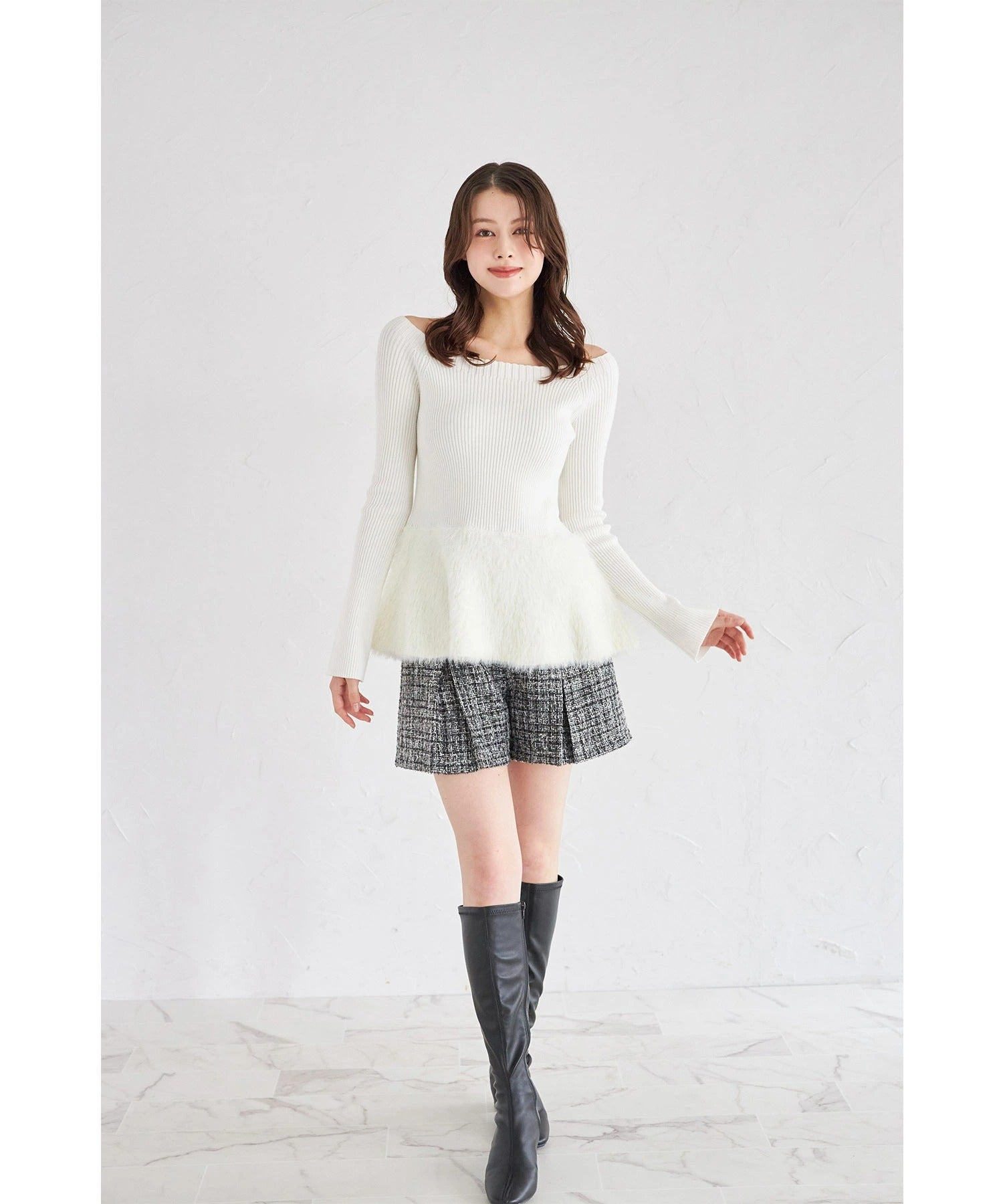 トッコクローゼット tocco closet シャギー切り替えリブニットペプラムプルオーバー ホワイト