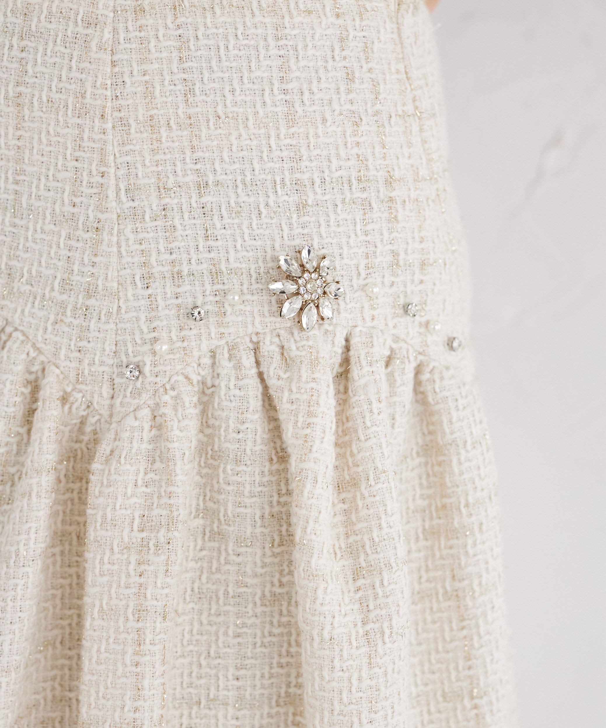 トッコクローゼット tocco closet ビジュー装飾スカラップ切り替えツイードフレアスカート ホワイト