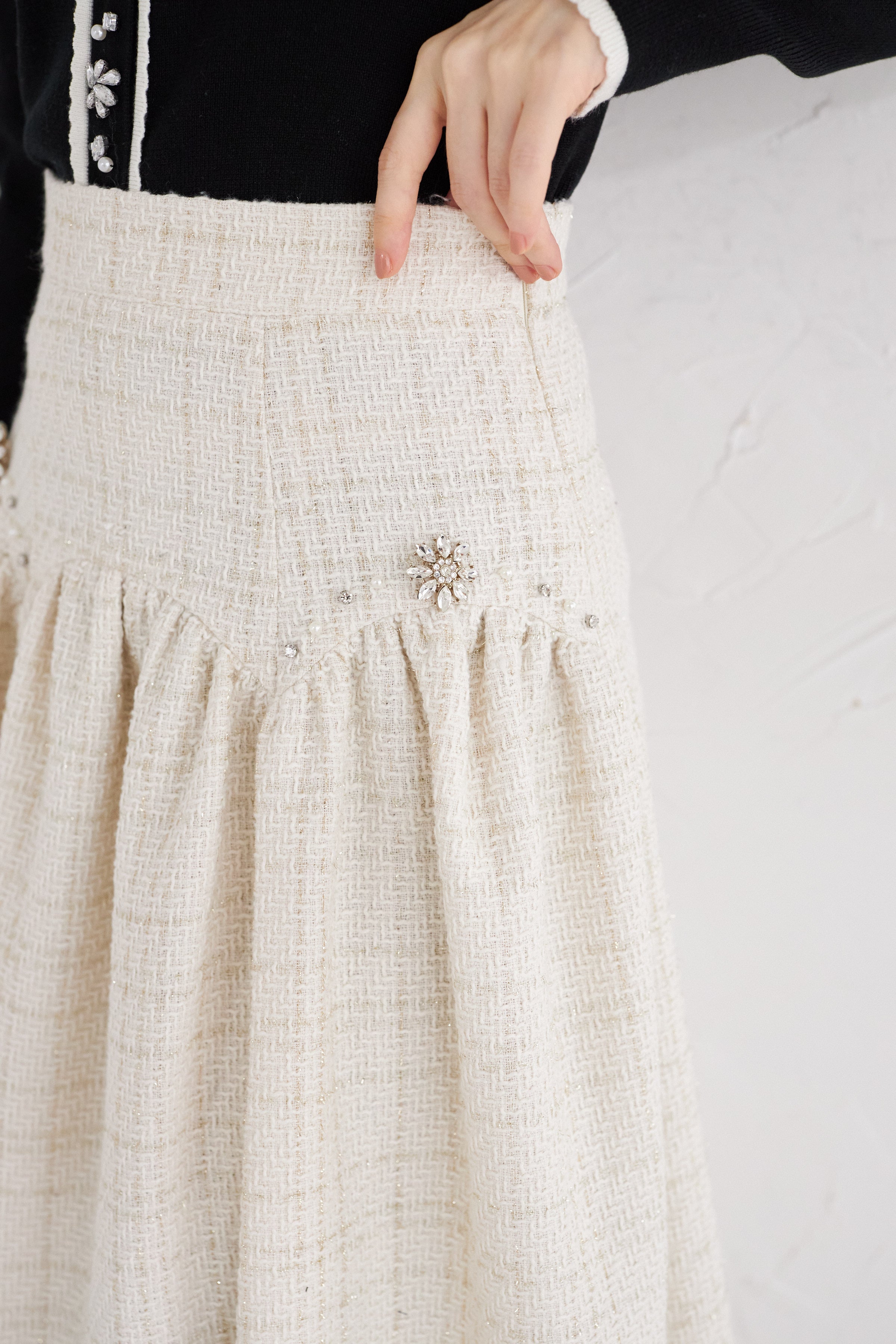 トッコクローゼット tocco closet ビジュー装飾スカラップ切り替えツイードフレアスカート ホワイト