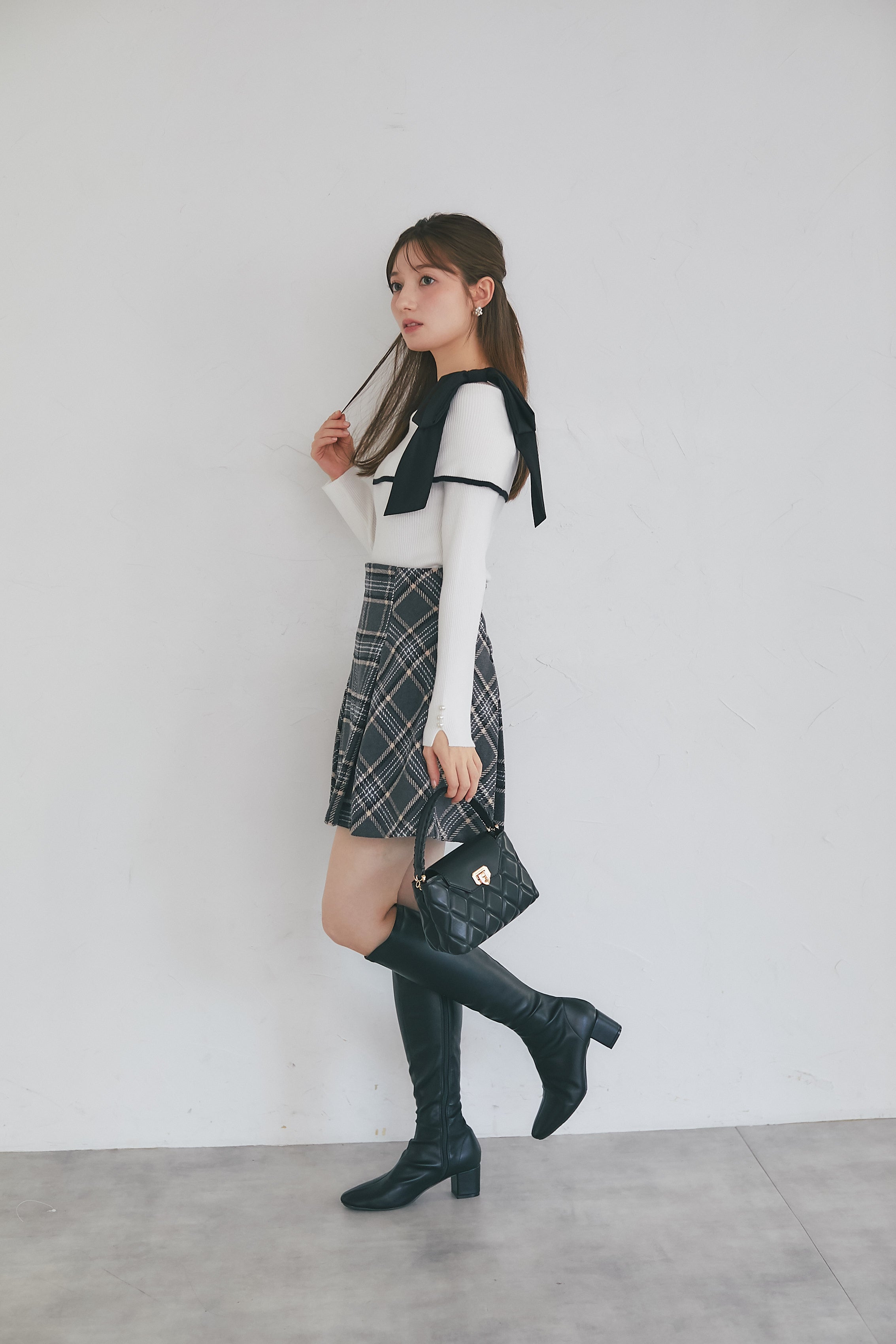 トッコクローゼット tocco closet 肩リボン付き袖口パール装飾ニットプルオーバー ホワイト