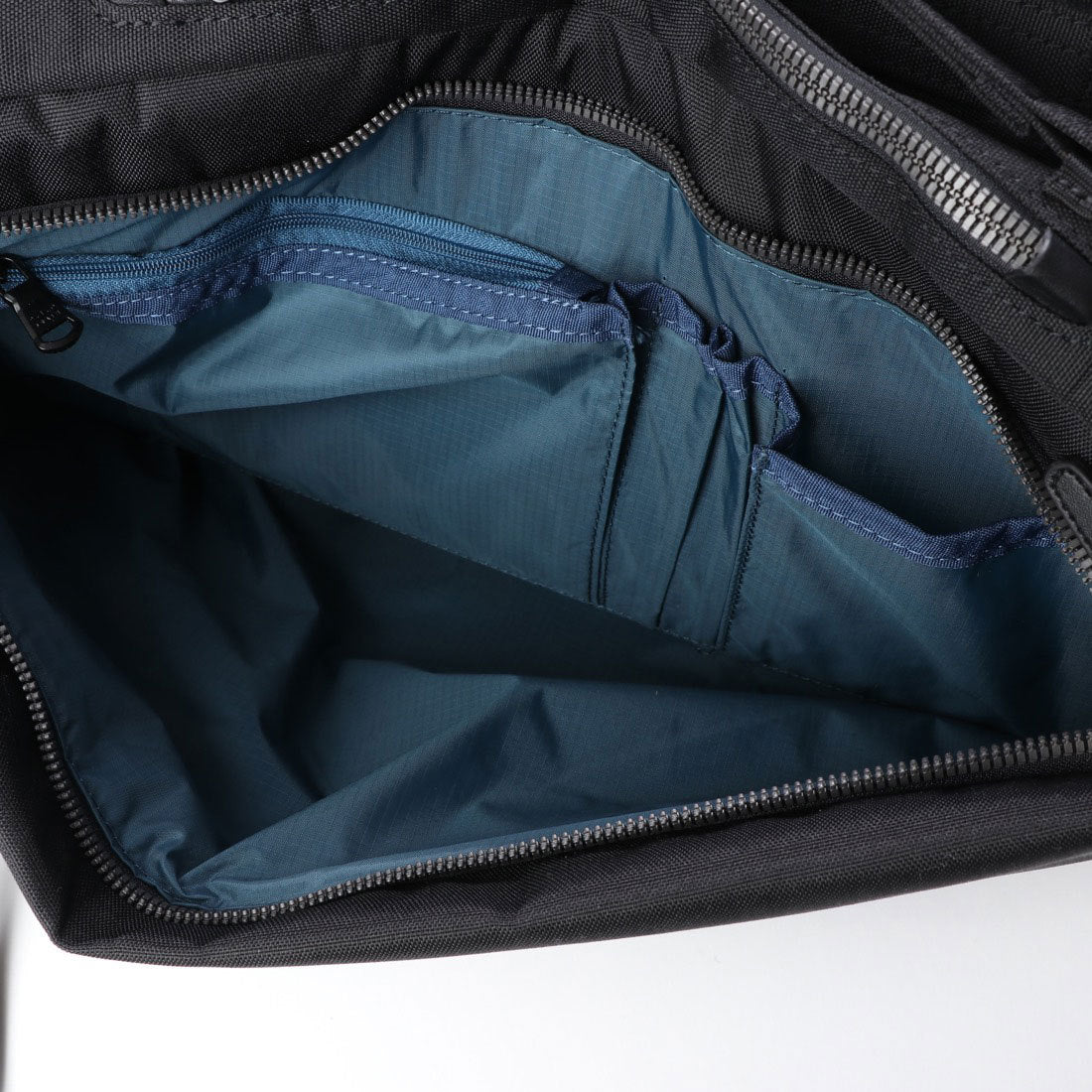 ピー・アイ・ディー P.i.d 3WAYバッグ