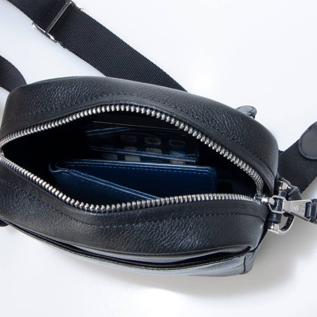 ピー・アイ・ディー P.i.d シュリンク調型押しレザー ミニショルダー (コン) コン