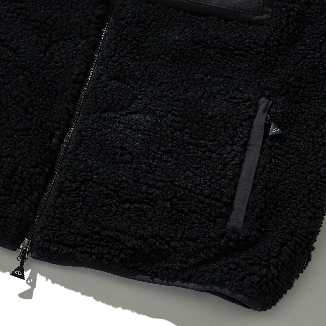 ポーラー POLeR POLER JACQUARD SHERPA VEST(ポーラー ジャガード シェルパベスト) (BLACK) BLACK