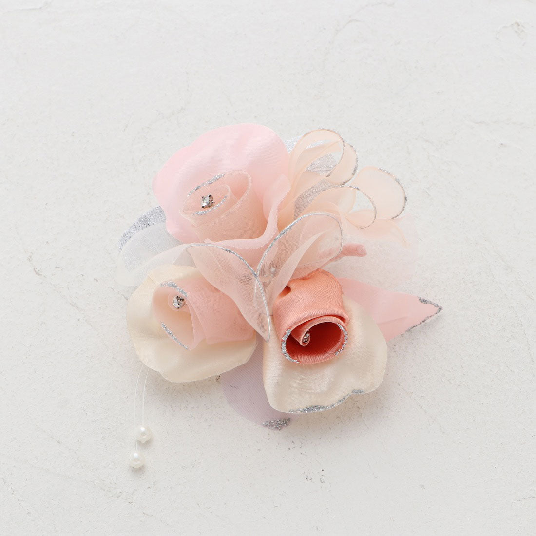 "Prendre la joie" Glitter Wrapped Rose Corsage with 3 Flowers
