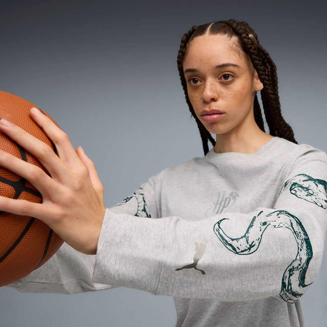 プーマ PUMA フープス×ハリーポッター 長袖Tシャツ(HOOPS X HARRY POTTER LS TEE) (Light Gray Heather) Light Gray Heather