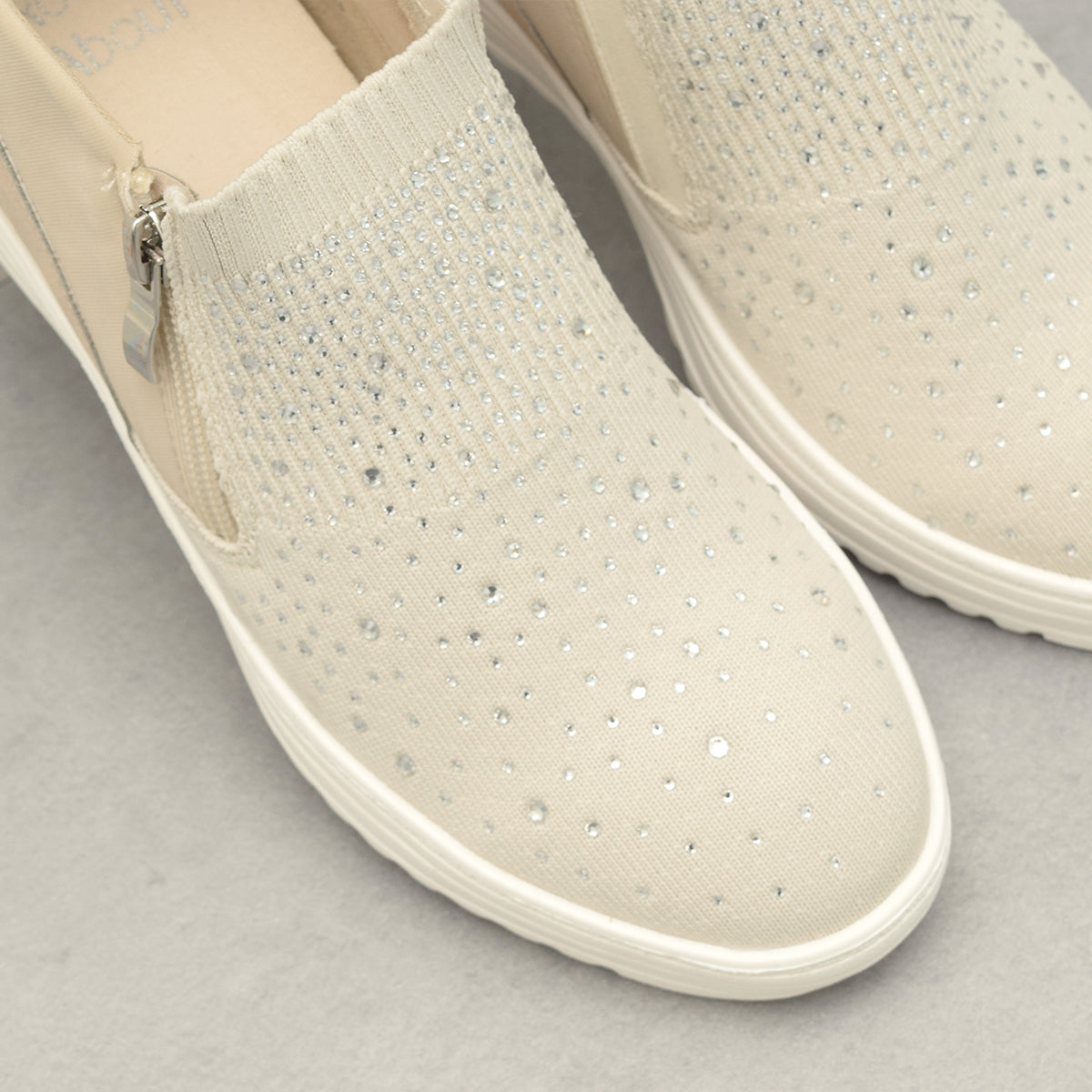 ラウンドアバウト Round About ラインストーンインヒールスニーカー (ホワイトコンビ) ホワイトコンビ