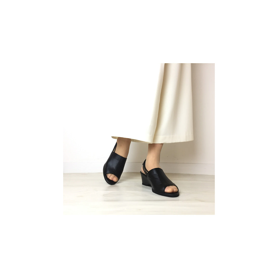 エレモーサ HERMOSA 【日本製】撥水加工本革 ゆったり3E幅 バッグバンドサンダル(ブラック) ブラック