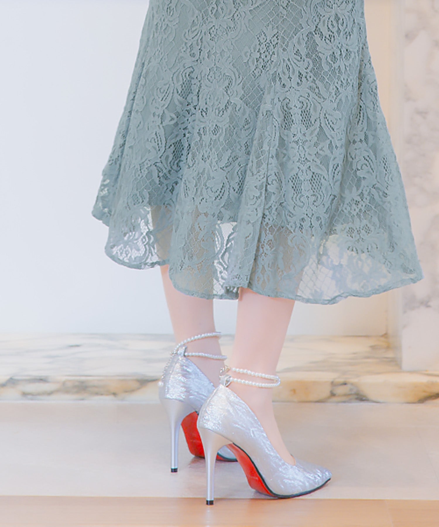 レティカ Retica ワッシャー加工パールアンクルストラップパンプス (10.5cmヒール) (シルバー) シルバー