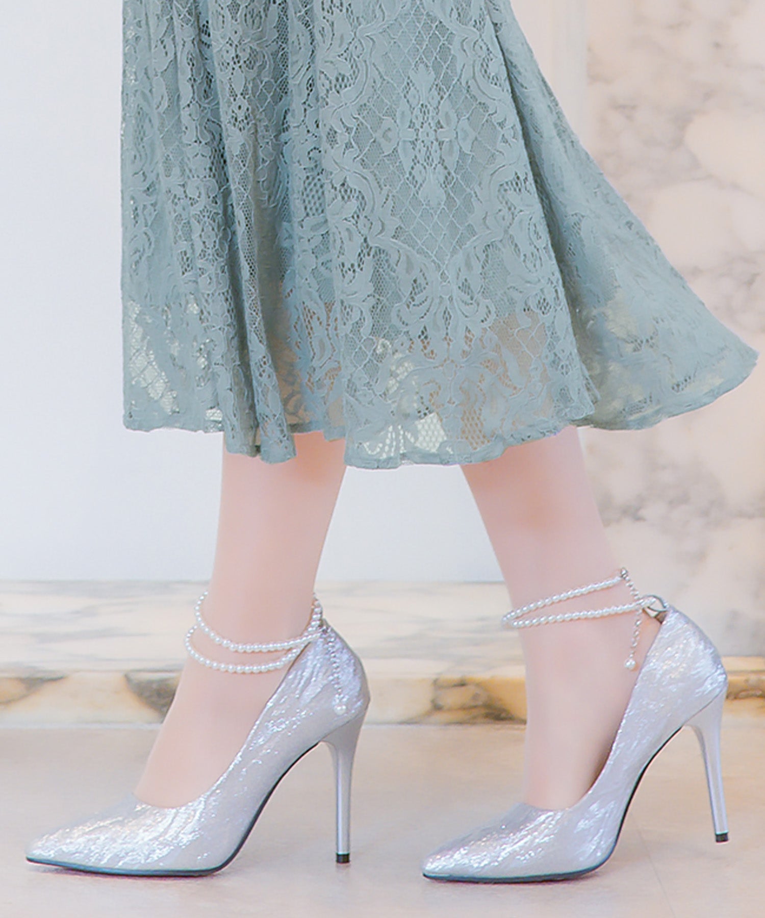 レティカ Retica ワッシャー加工パールアンクルストラップパンプス (10.5cmヒール) (シルバー) シルバー