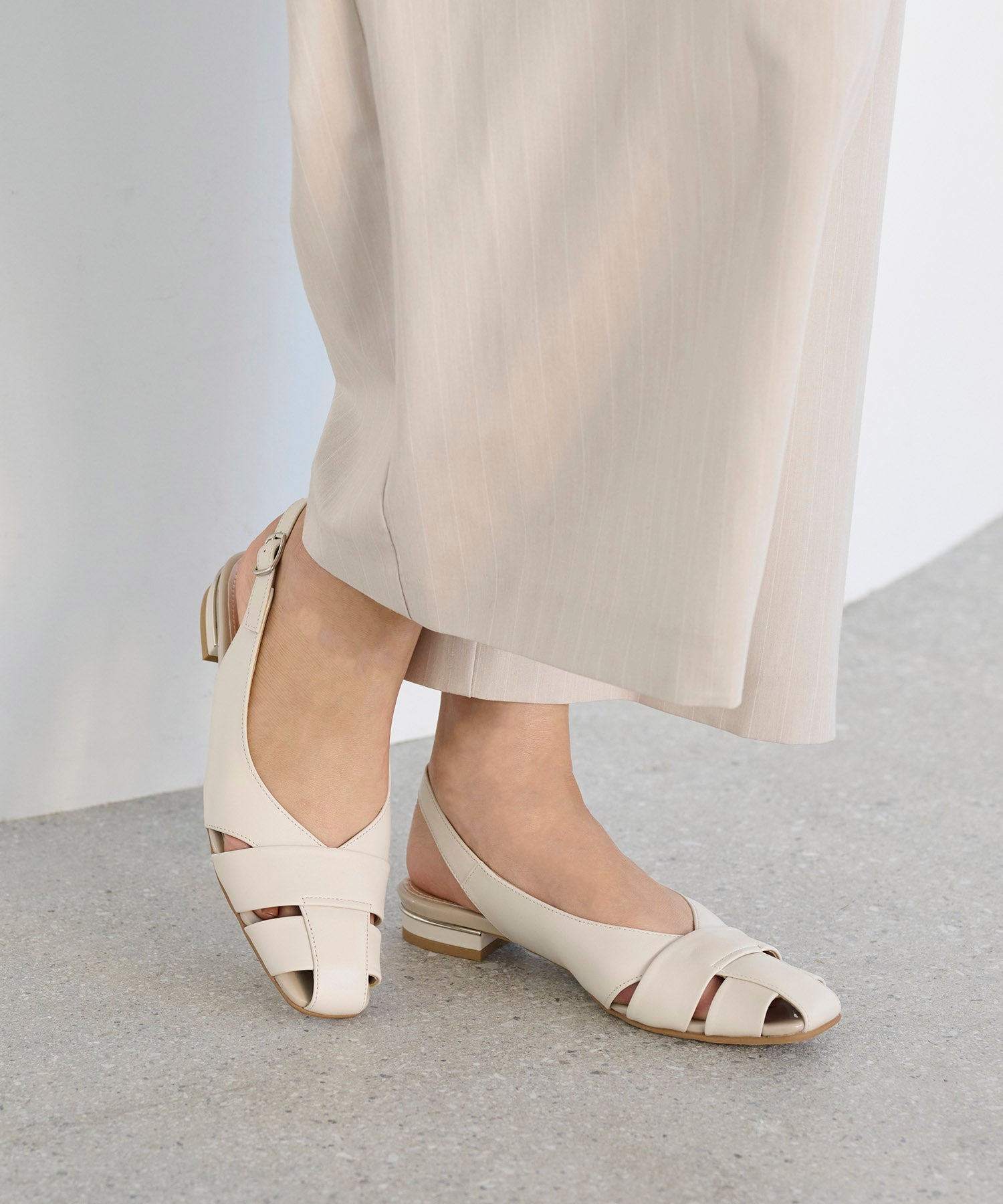 Riz Raffinee Gurkha Design Back Belt Pumps