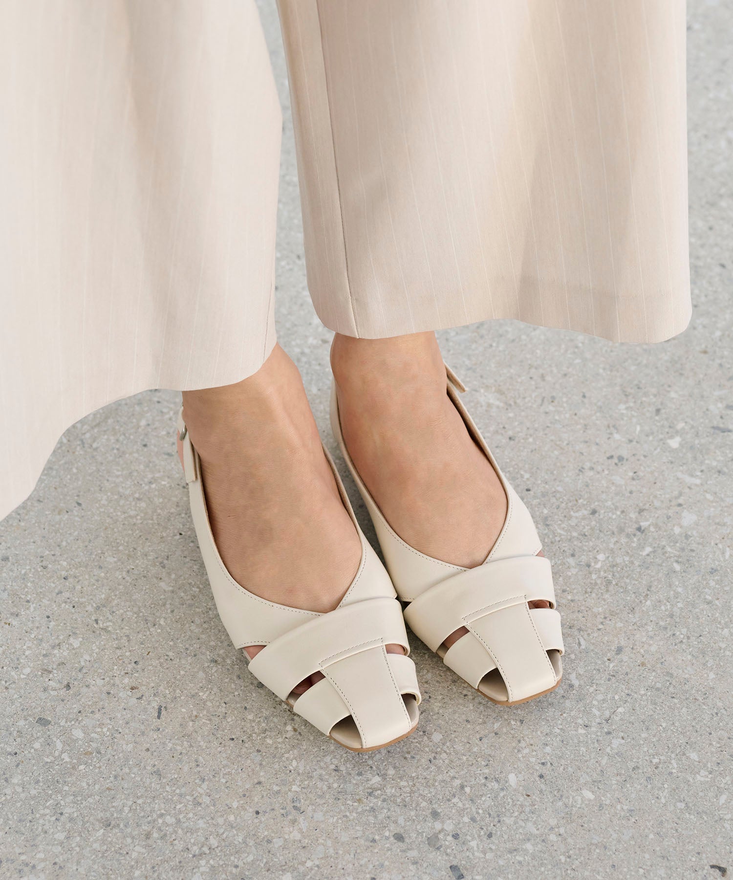 Riz Raffinee Gurkha Design Back Belt Pumps