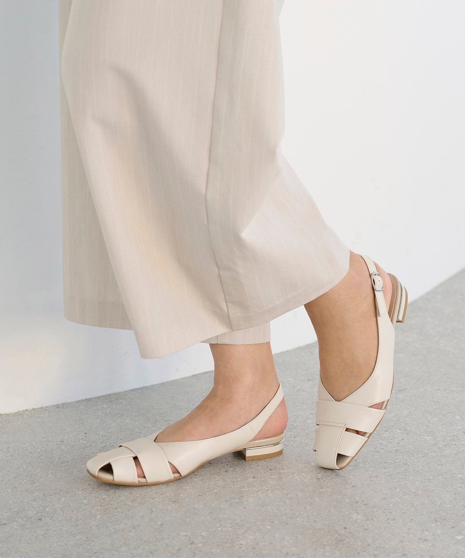 Riz Raffinee Gurkha Design Back Belt Pumps