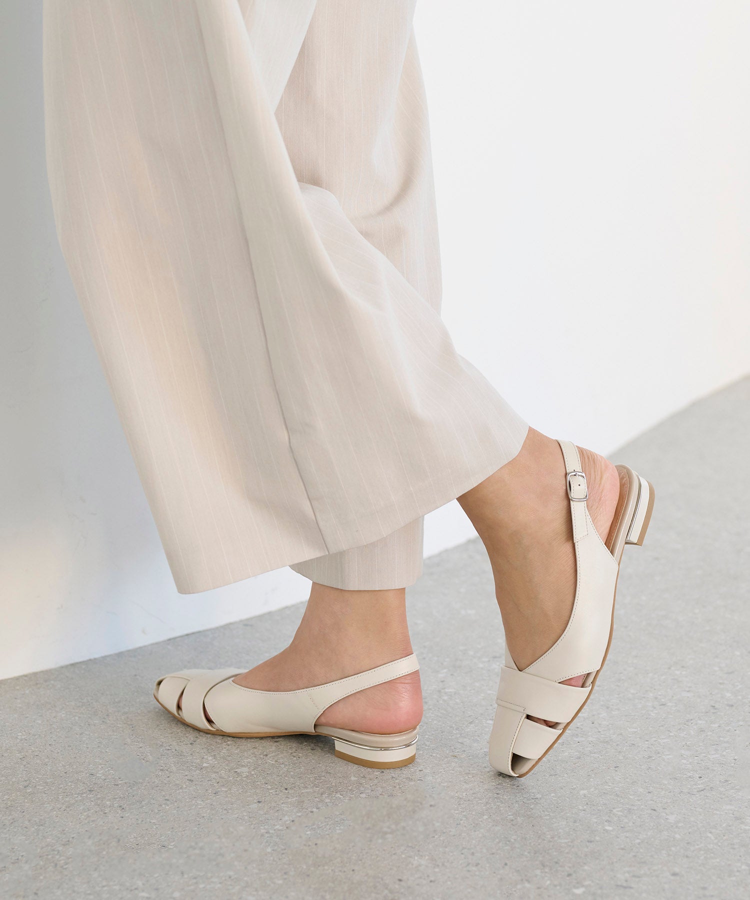 Riz Raffinee Gurkha Design Back Belt Pumps