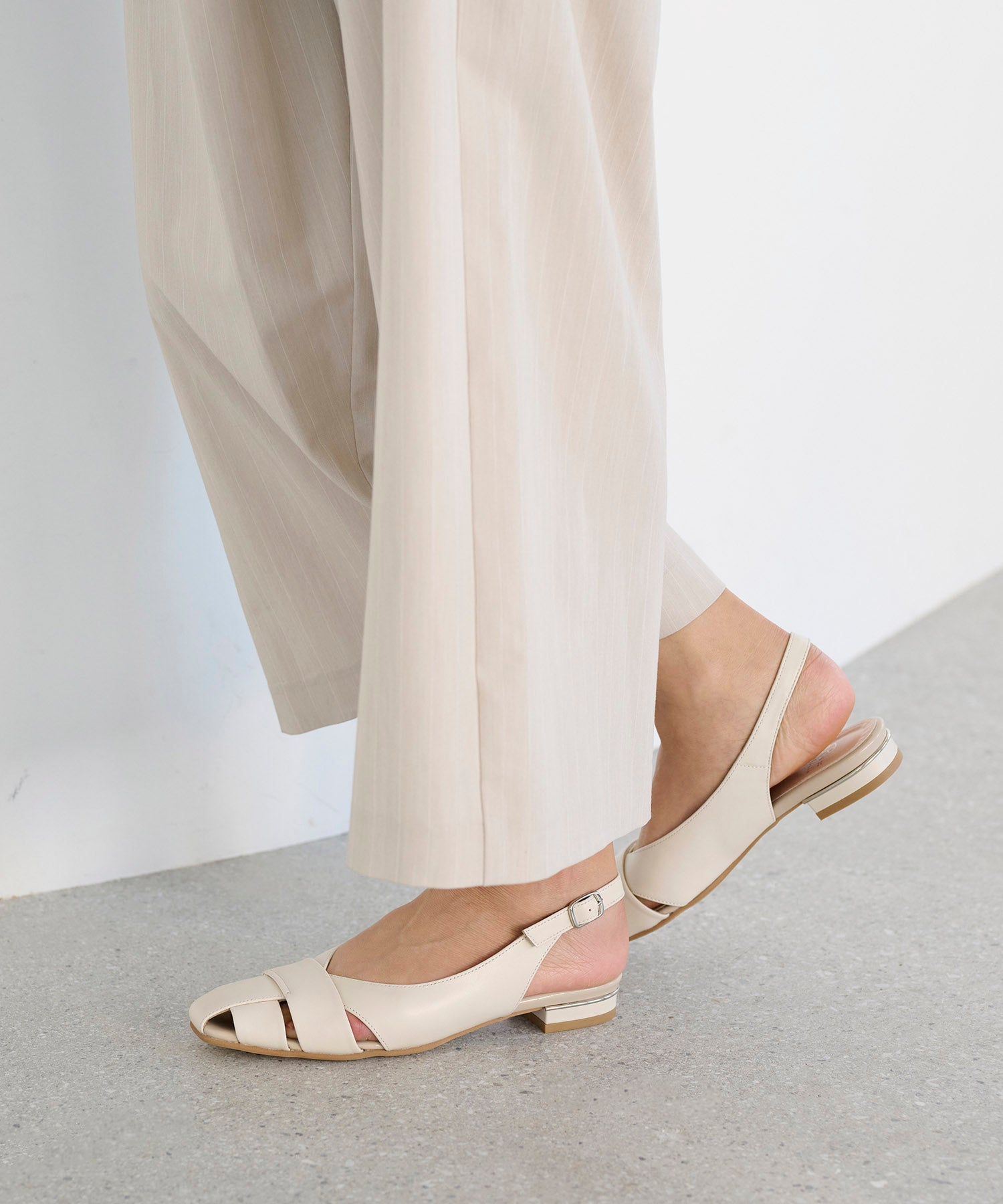 Riz Raffinee Gurkha Design Back Belt Pumps