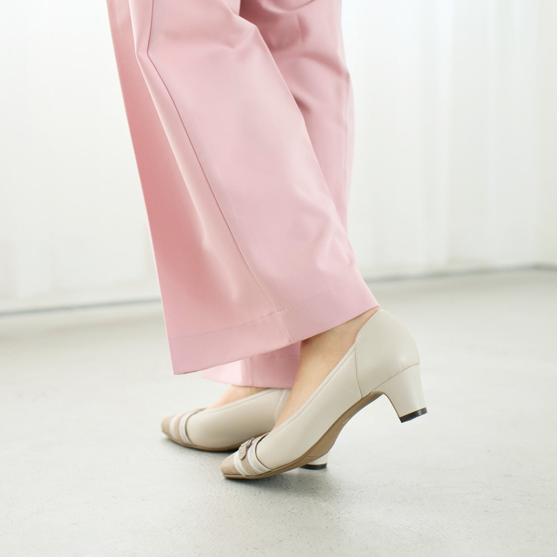 リズ ラフィーネ Riz raffinee 【3E】リボンベルトパンプス (アイボリー) アイボリー