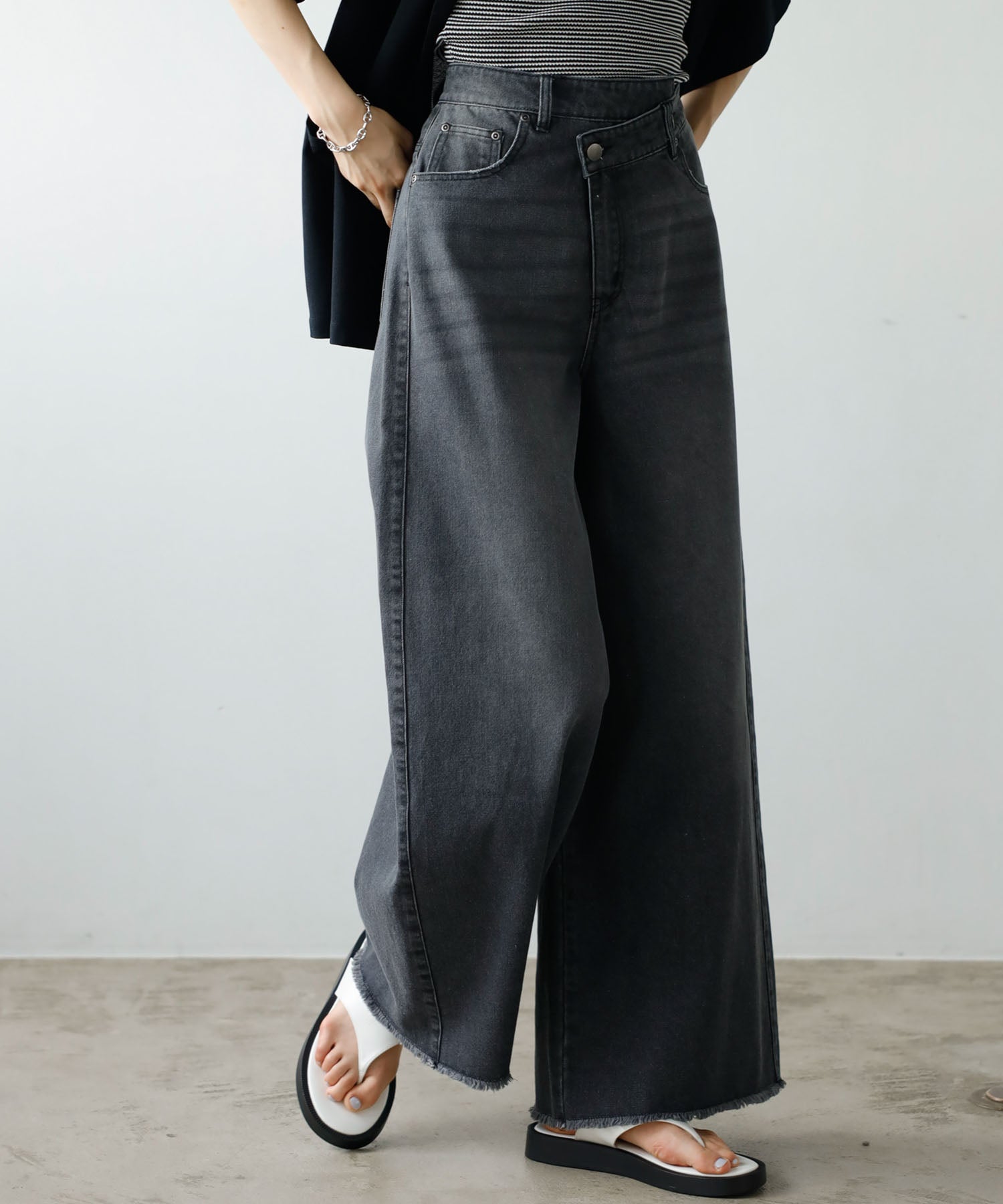 ジーラ GeeRA ウエストデザインデニムバギーパンツ (グレー) ブラック