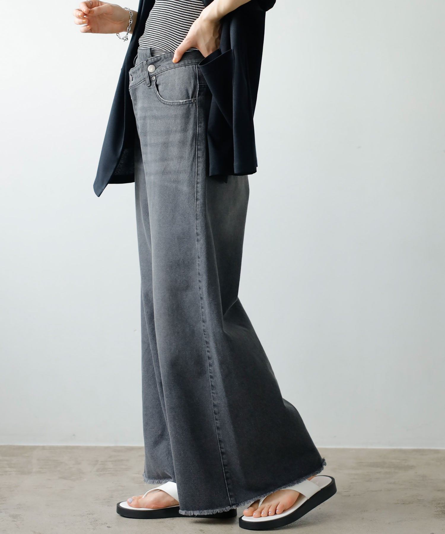 ジーラ GeeRA ウエストデザインデニムバギーパンツ (グレー) ブラック