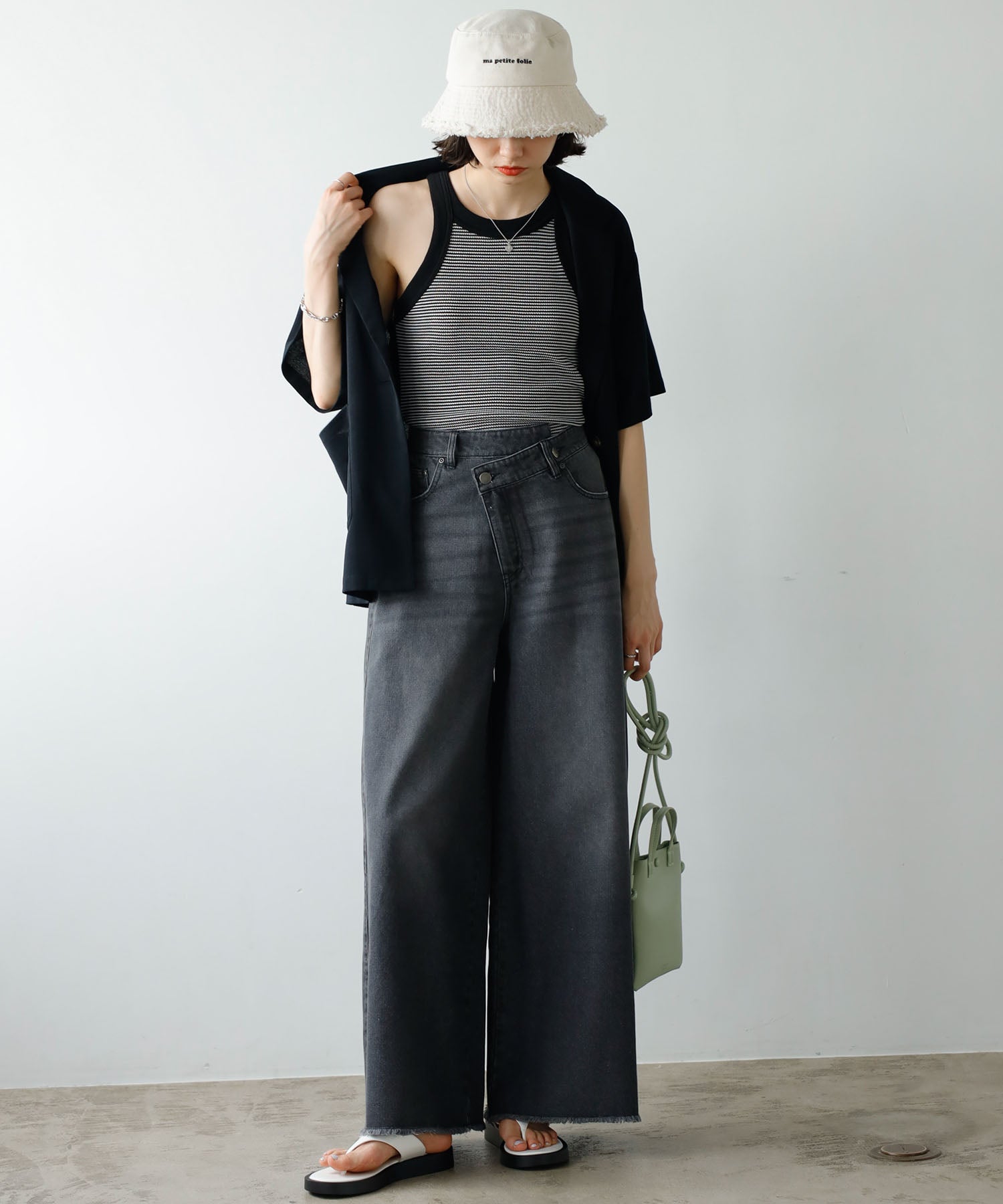 ジーラ GeeRA ウエストデザインデニムバギーパンツ (グレー) ブラック