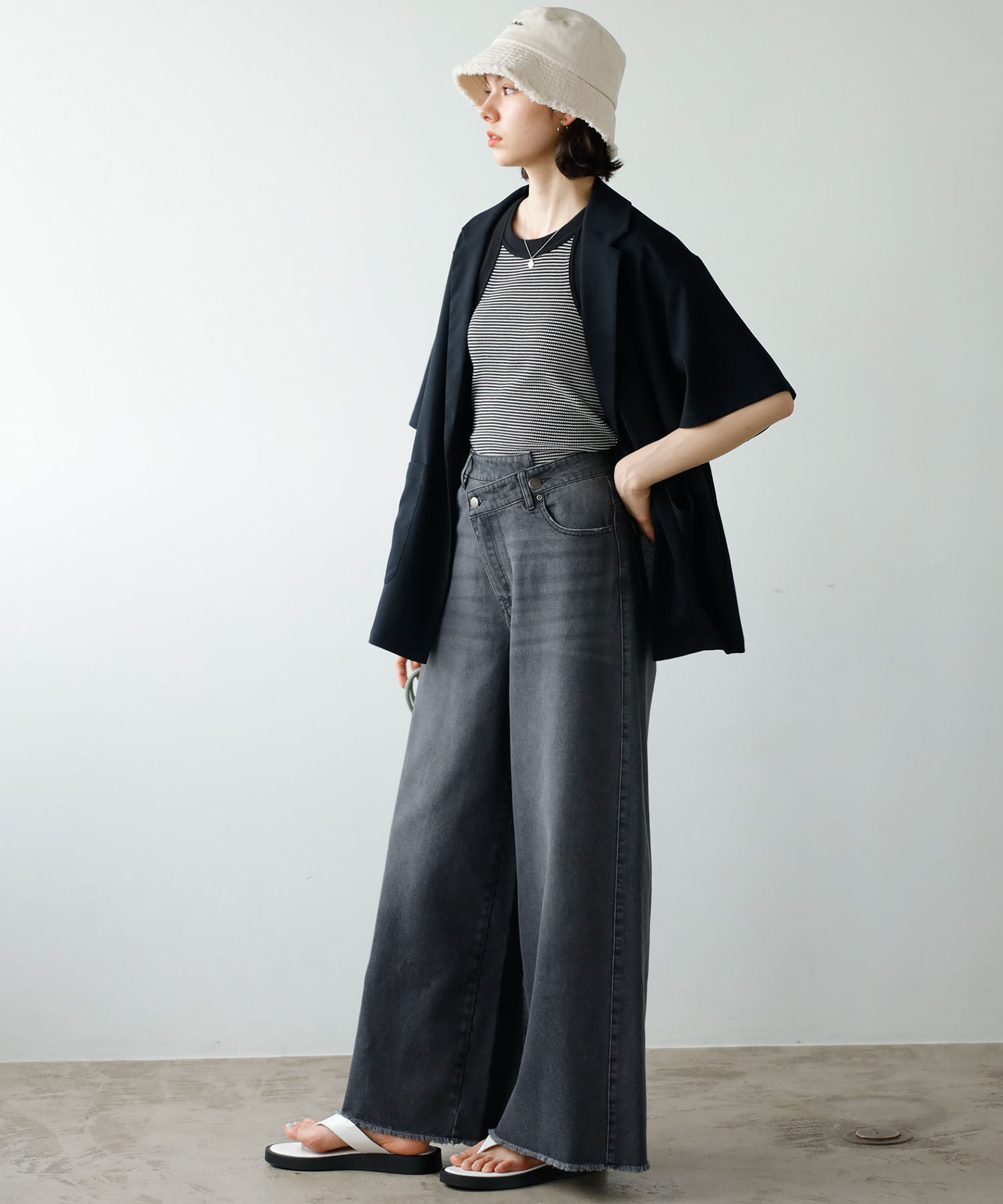 ジーラ GeeRA ウエストデザインデニムバギーパンツ (グレー) ブラック