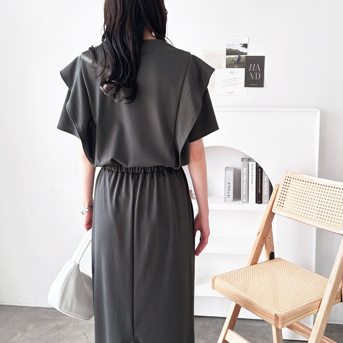 ジーラ GeeRA ラッフルショルダーワンピース (チャコール) チャコール