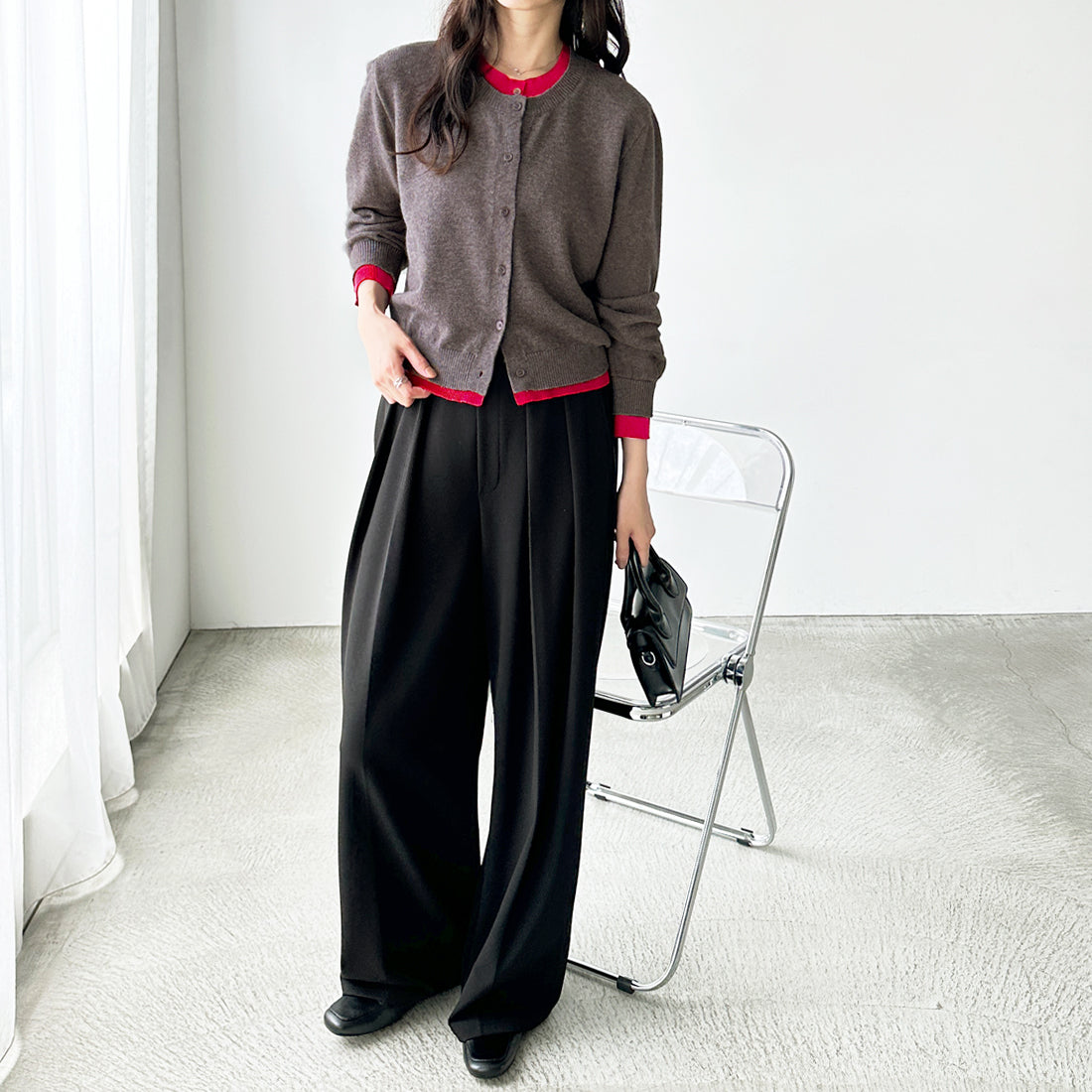 ジーラ GeeRA フェイクレイヤードクルーネックカーデ (チャコール×レッド) チャコール×レッド