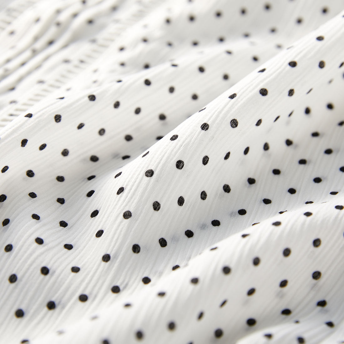 ジーラ GeeRA ドット柄ピンタックブラウス