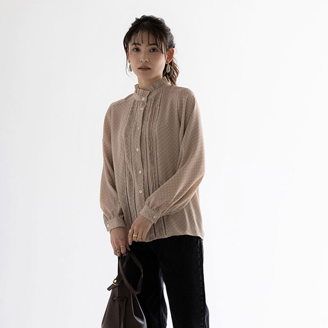 ジーラ GeeRA ドット柄ピンタックブラウス