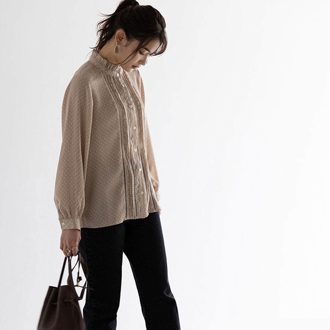 ジーラ GeeRA ドット柄ピンタックブラウス