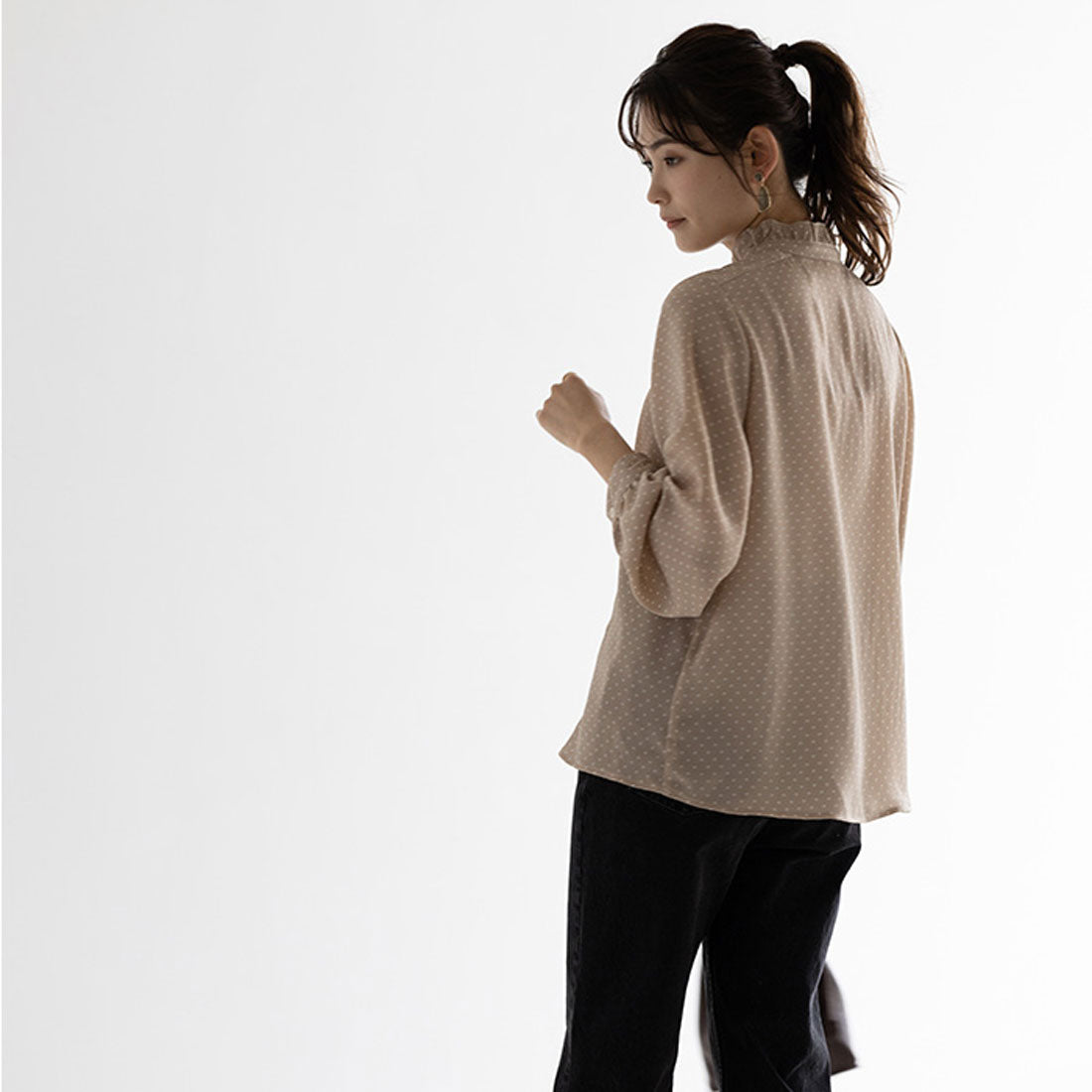 ジーラ GeeRA ドット柄ピンタックブラウス