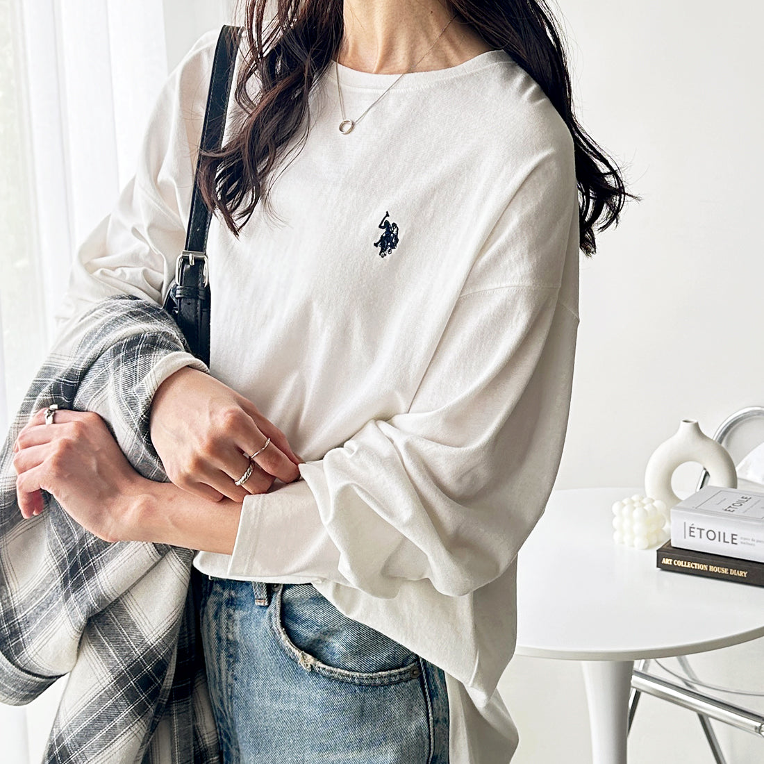 ジーラ GeeRA 【U.S.POLO ASSN.】ワンポイント刺繍オーバーサイズロンTカットソートップス (オフホワイト) オフホワイト