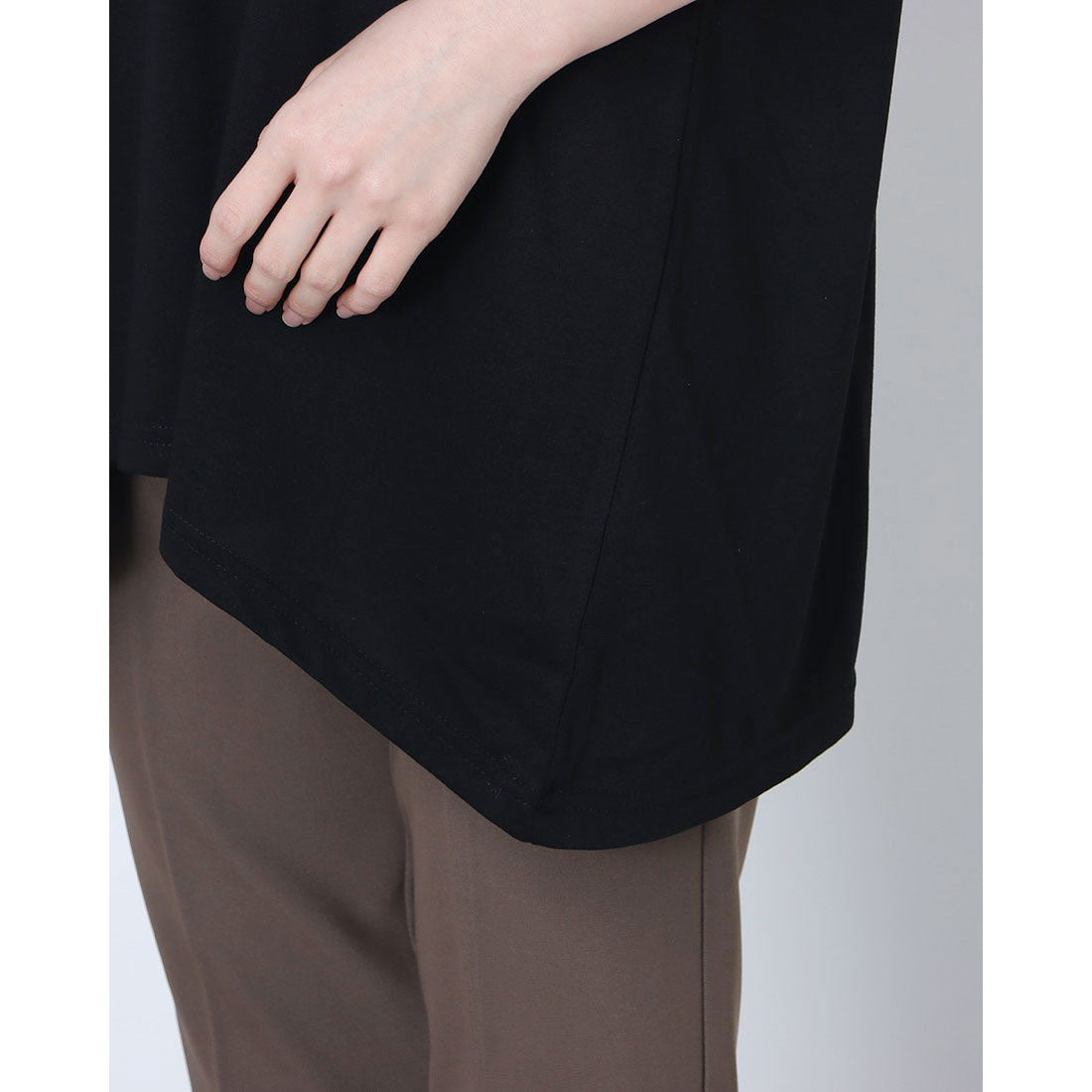 RANAN RANAN Contact Cool Feeling Loose Silhouette V-Neck T-Shirt