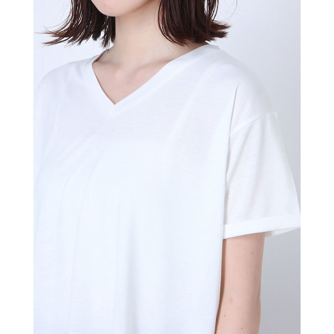 RANAN RANAN Contact Cool Feeling Loose Silhouette V-Neck T-Shirt