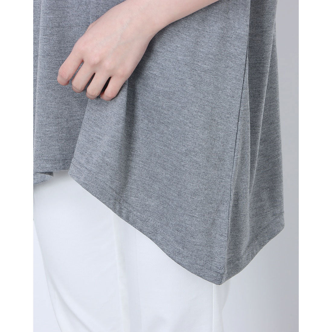 RANAN RANAN Contact Cool Feeling Loose Silhouette V-Neck T-Shirt