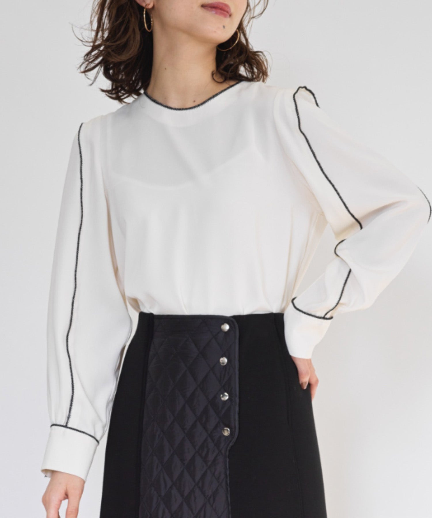 RANAN Color-matched stitch blouse