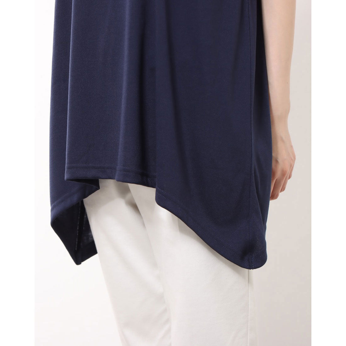 RANAN RANAN Contact Cool Feeling Loose Silhouette V-Neck T-Shirt