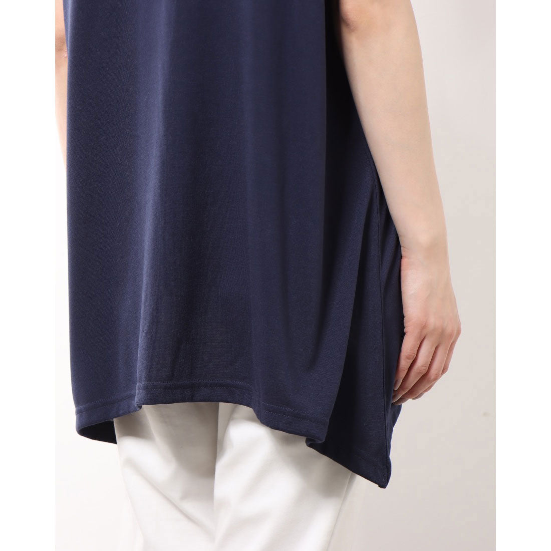 RANAN RANAN Contact Cool Feeling Loose Silhouette V-Neck T-Shirt