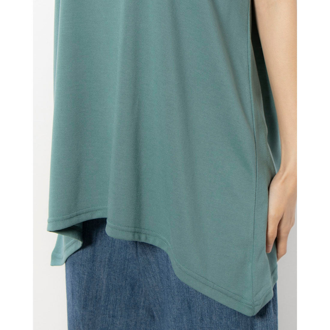 RANAN RANAN Contact Cool Feeling Loose Silhouette V-Neck T-Shirt