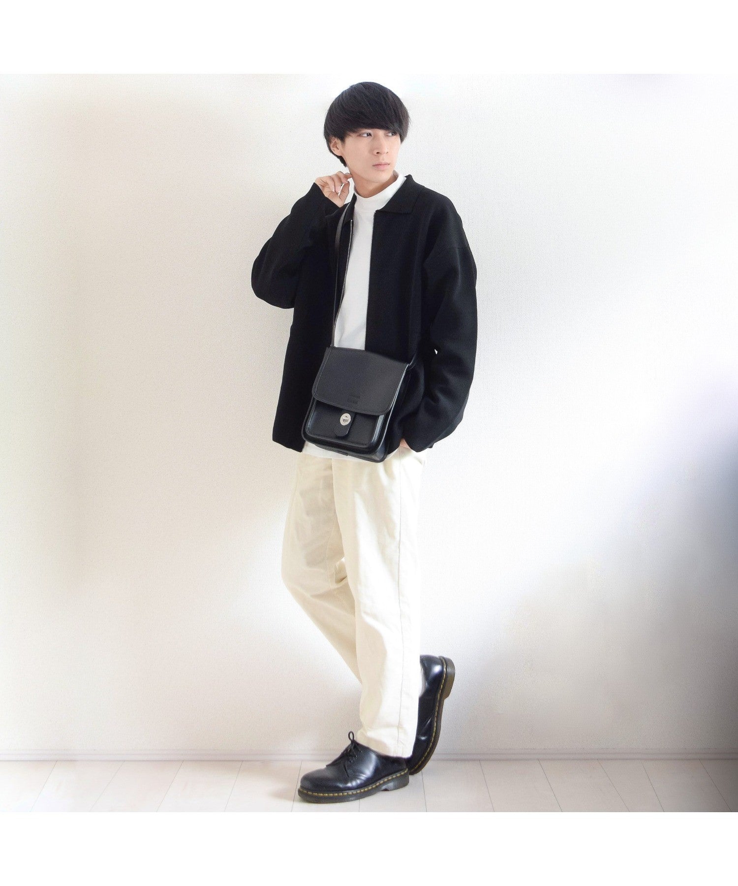 【人気急上昇中】【★人気カラー】リネーム Rename フロントバックルショルダーバッグ (ブラック) BK