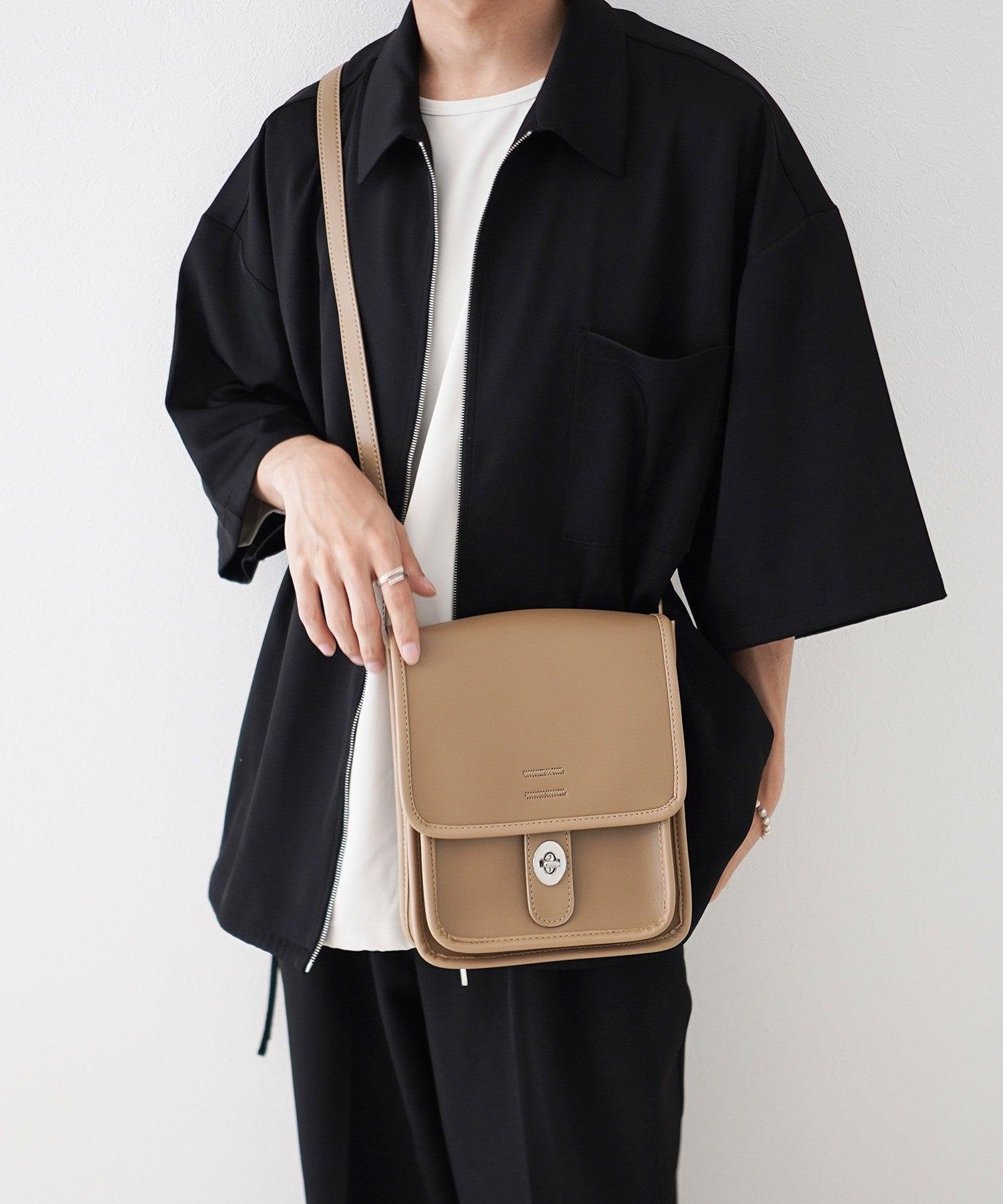 【人気急上昇中】リネーム Rename フロントバックルショルダーバッグ (SBE) SBE