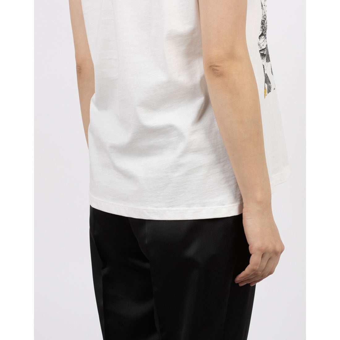 リナシメント RINASCIMENTO ビジューフラワーTシャツ