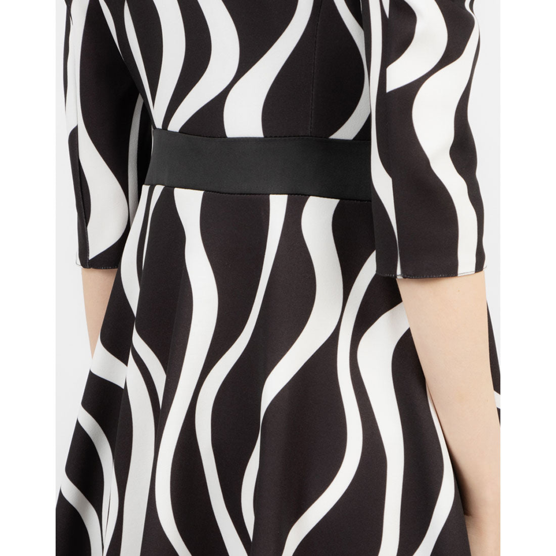 リナシメント RINASCIMENTO ウエーブ柄テーラードワンピース